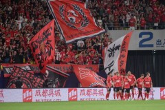 山东泰山队新赛季备战：球员蓄势待发，战术调整迎挑战